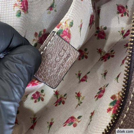 Gucci Neo Vintage GG Supreme Messenger Bag