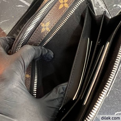 Louis Vuitton Alpha Wearable Wallet