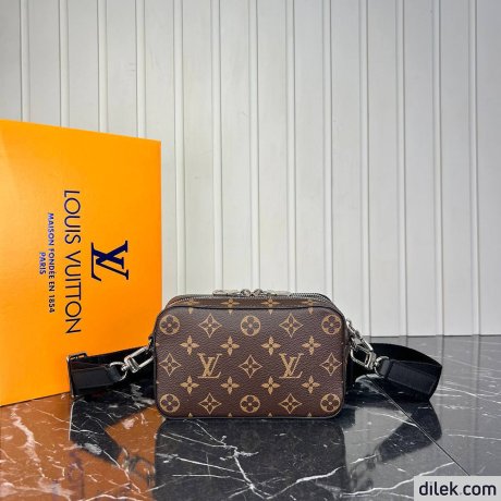 Louis Vuitton Alpha Wearable Wallet