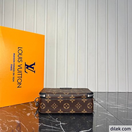 Louis Vuitton Alpha Wearable Wallet