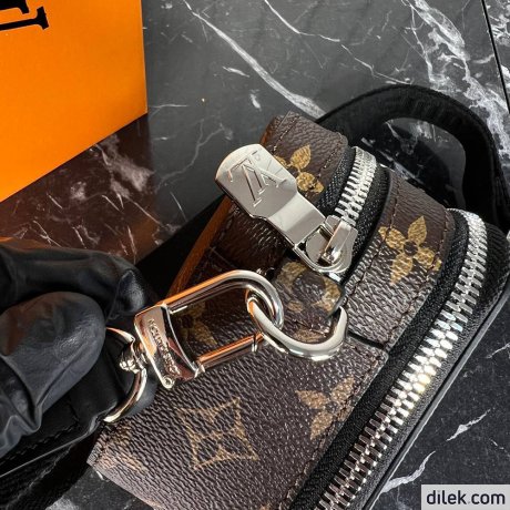 Louis Vuitton Alpha Wearable Wallet