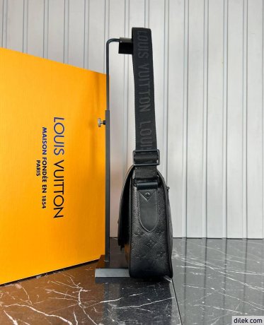 Louis Vuitton Archy Messenger MM