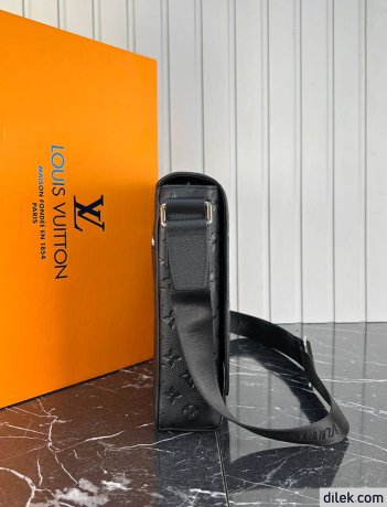 Louis Vuitton District Men Bag