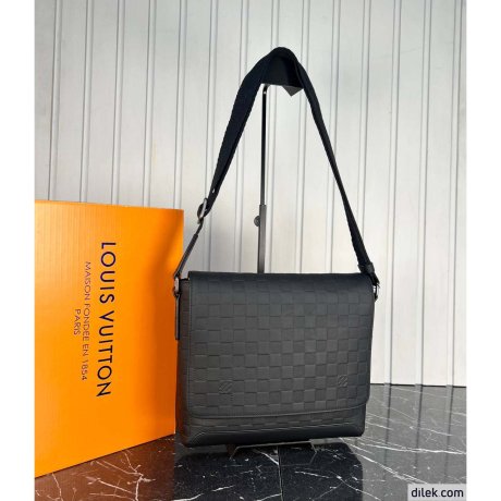 Louis Vuitton District PM Damier Infini Leather