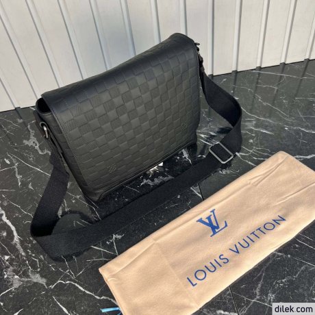 Louis Vuitton District PM Damier Infini Leather