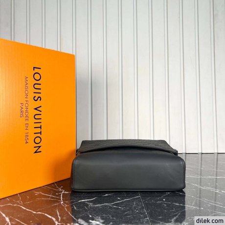 Louis Vuitton District PM Damier Infini Leather