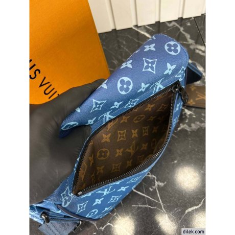 Louis Vuitton District PM Monogram