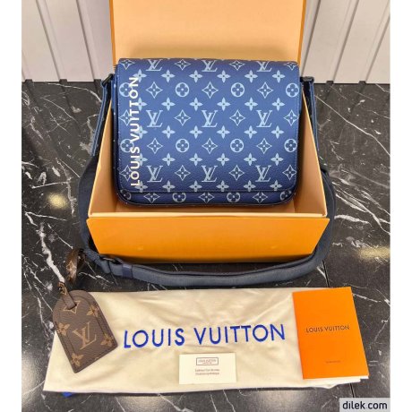 Louis Vuitton District PM Monogram