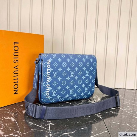 Louis Vuitton District PM Monogram