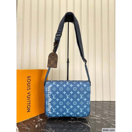 Louis Vuitton District PM Monogram