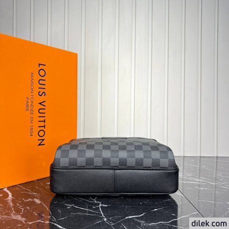 Louis Vuitton Outdoor Messenger