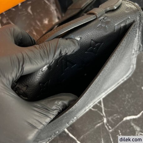 Louis Vuitton S Lock Slingbag