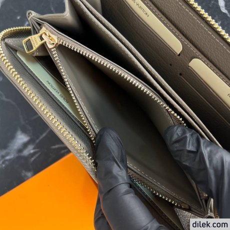 Louis Vuitton Zippy Wallet