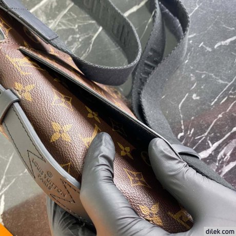 Louis Vuitton S Lock Slingbag