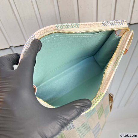 Louis Vuitton Pochette Voyage MM