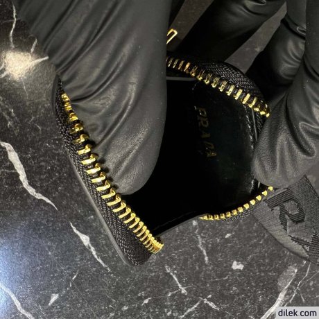 Prada Re-Edition 2005 Naplak Patent Leather Bag