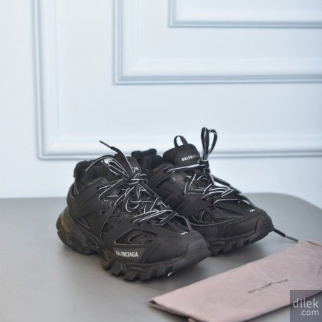 Balenciaga Track.2 Sneaker