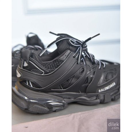 Balenciaga Track.2 Sneaker