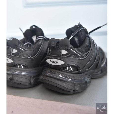 Balenciaga Track.2 Sneaker