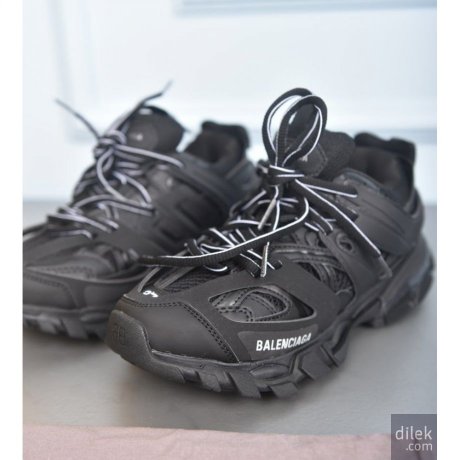 Balenciaga Track.2 Sneaker
