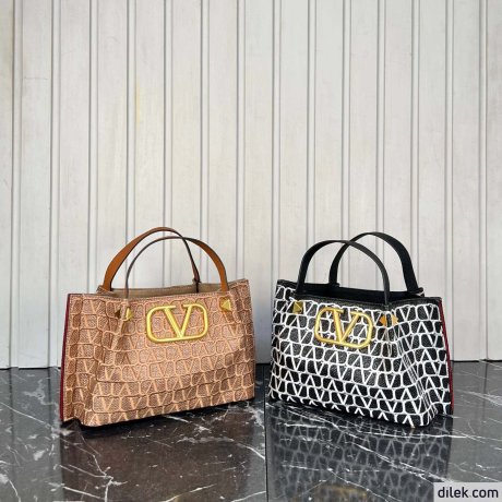 Valentino Garavani Medium Shopping Bag