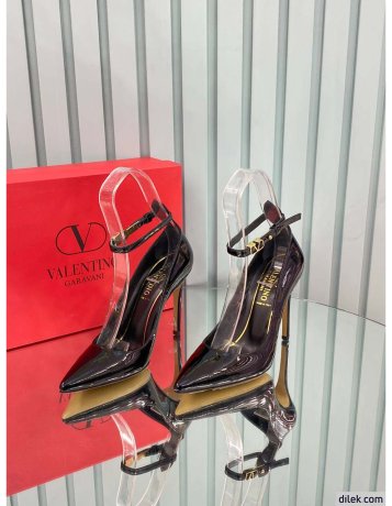 Valentino Garavani Tango Pump