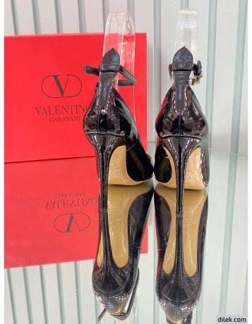 Valentino Garavani Tango Pump