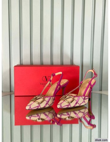 Valentino Garavani Vlogo Signature Slingback Pump