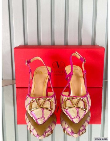 Valentino Garavani Vlogo Signature Slingback Pump