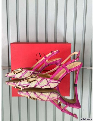 Valentino Garavani Vlogo Signature Slingback Pump