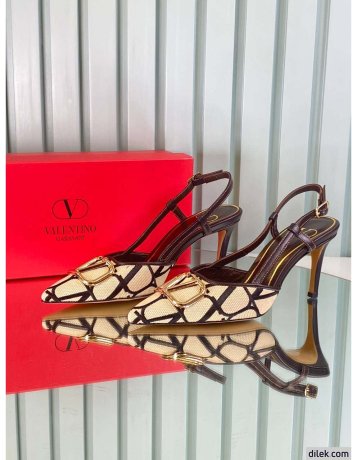 Valentino Garavani Vlogo Signature Slingback Pump