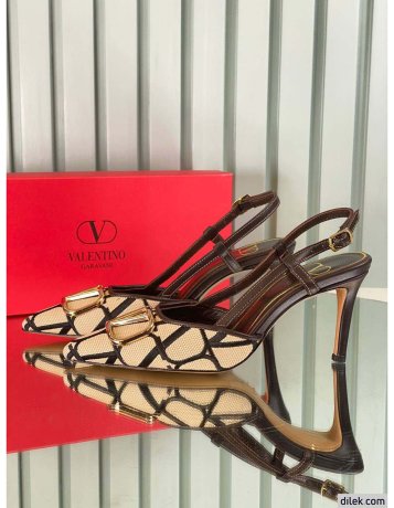 Valentino Garavani Vlogo Signature Slingback Pump