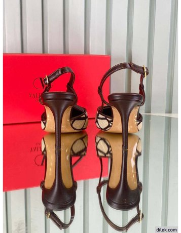 Valentino Garavani Vlogo Signature Slingback Pump