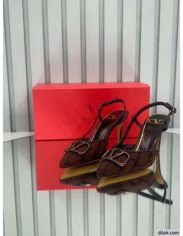 Valentino Garavani Vlogo Signature Slingback Pump