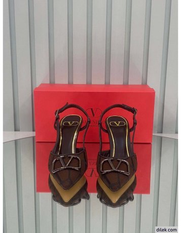 Valentino Garavani Vlogo Signature Slingback Pump