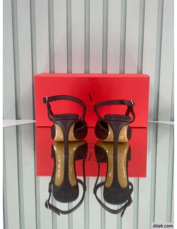 Valentino Garavani Vlogo Signature Slingback Pump